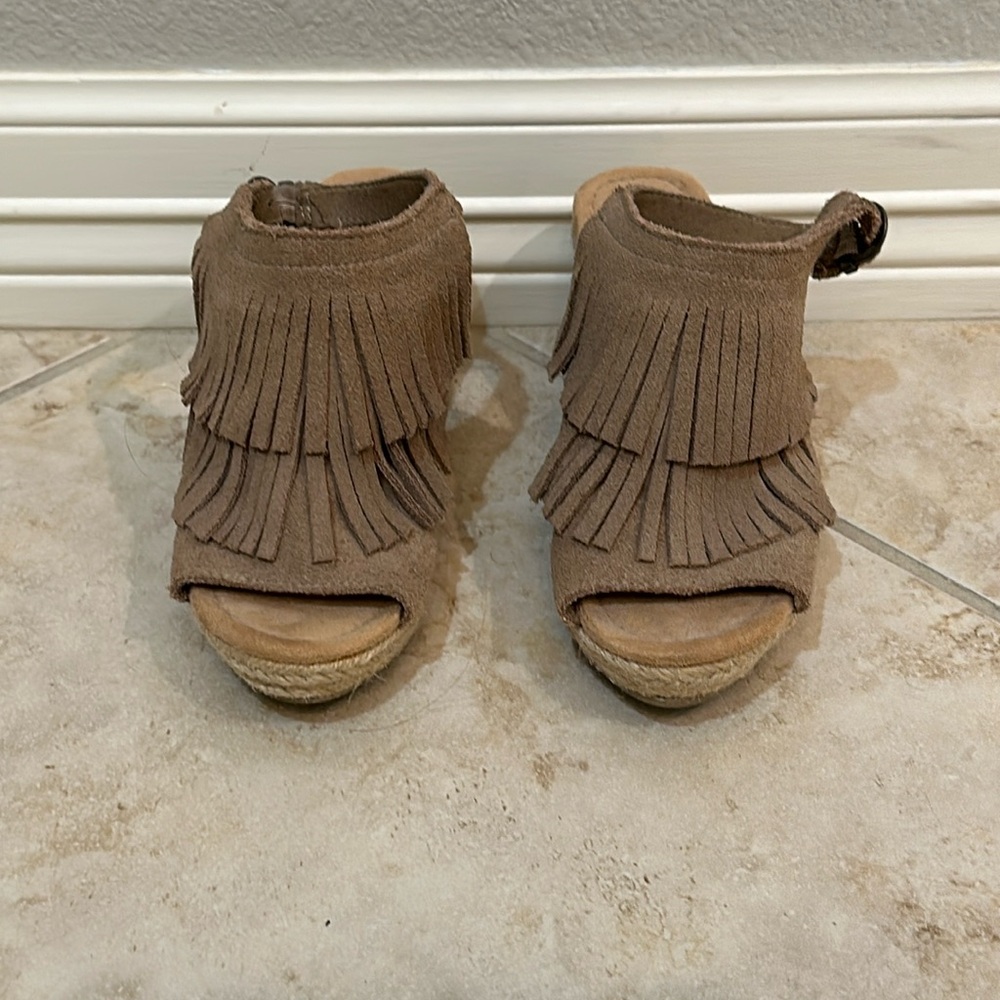 Minnetonka Tan Suede Leather Fringe Wedge Sandal